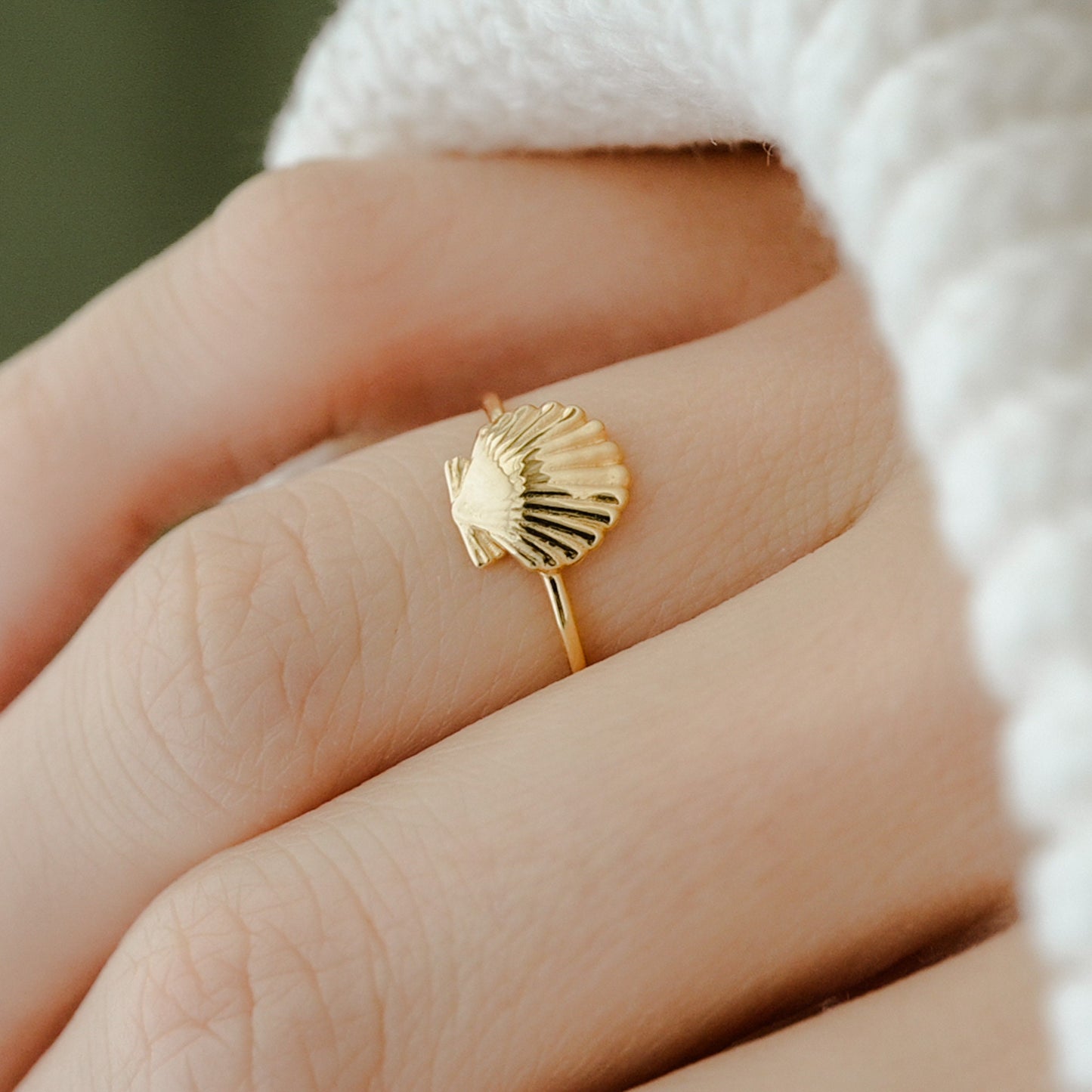 Dainty Seashell Ring