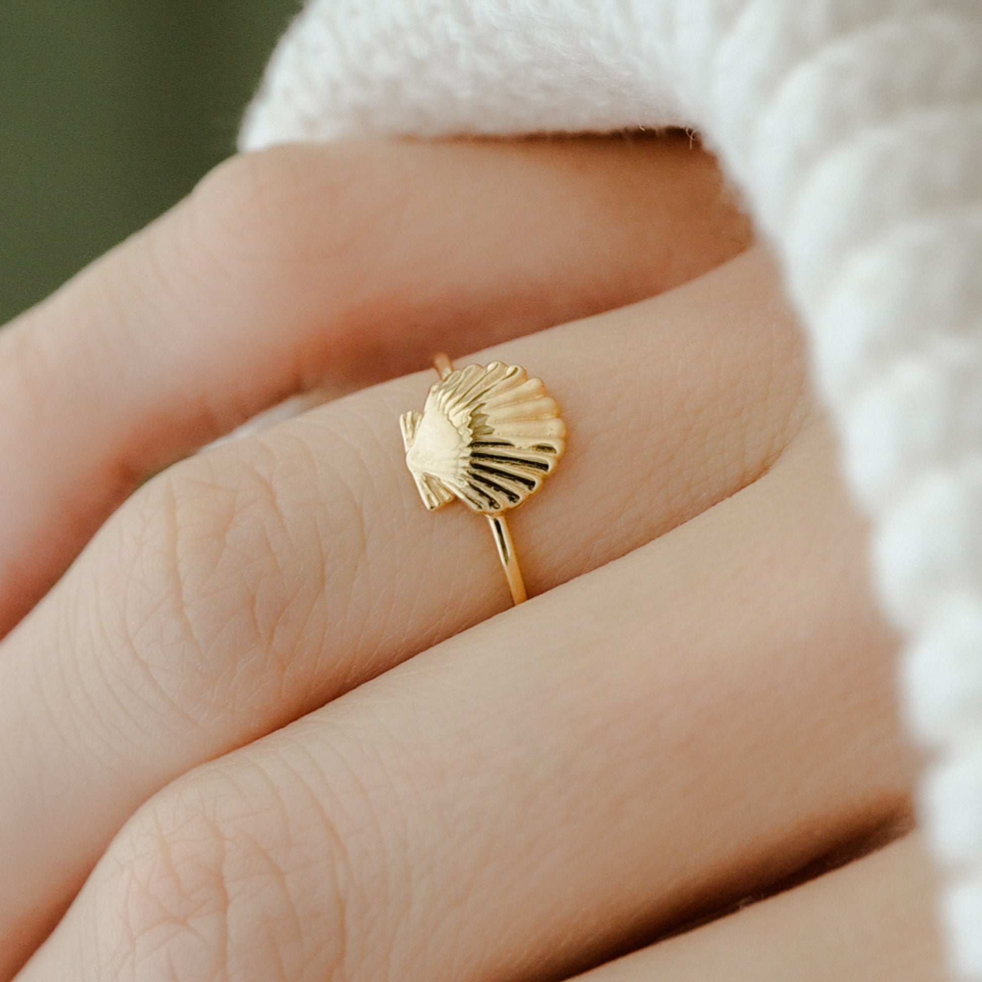 Dainty Seashell Ring