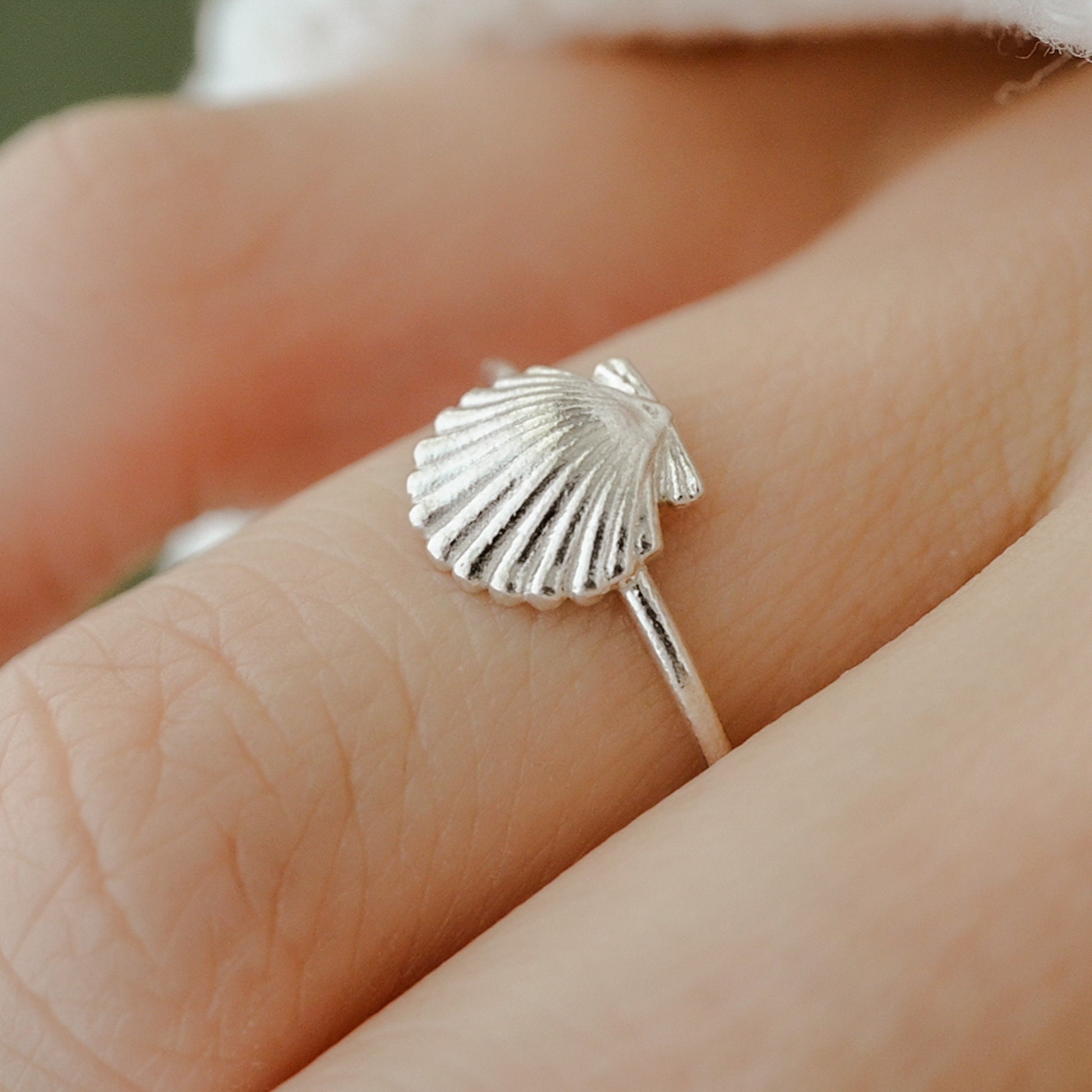 Dainty Seashell Ring