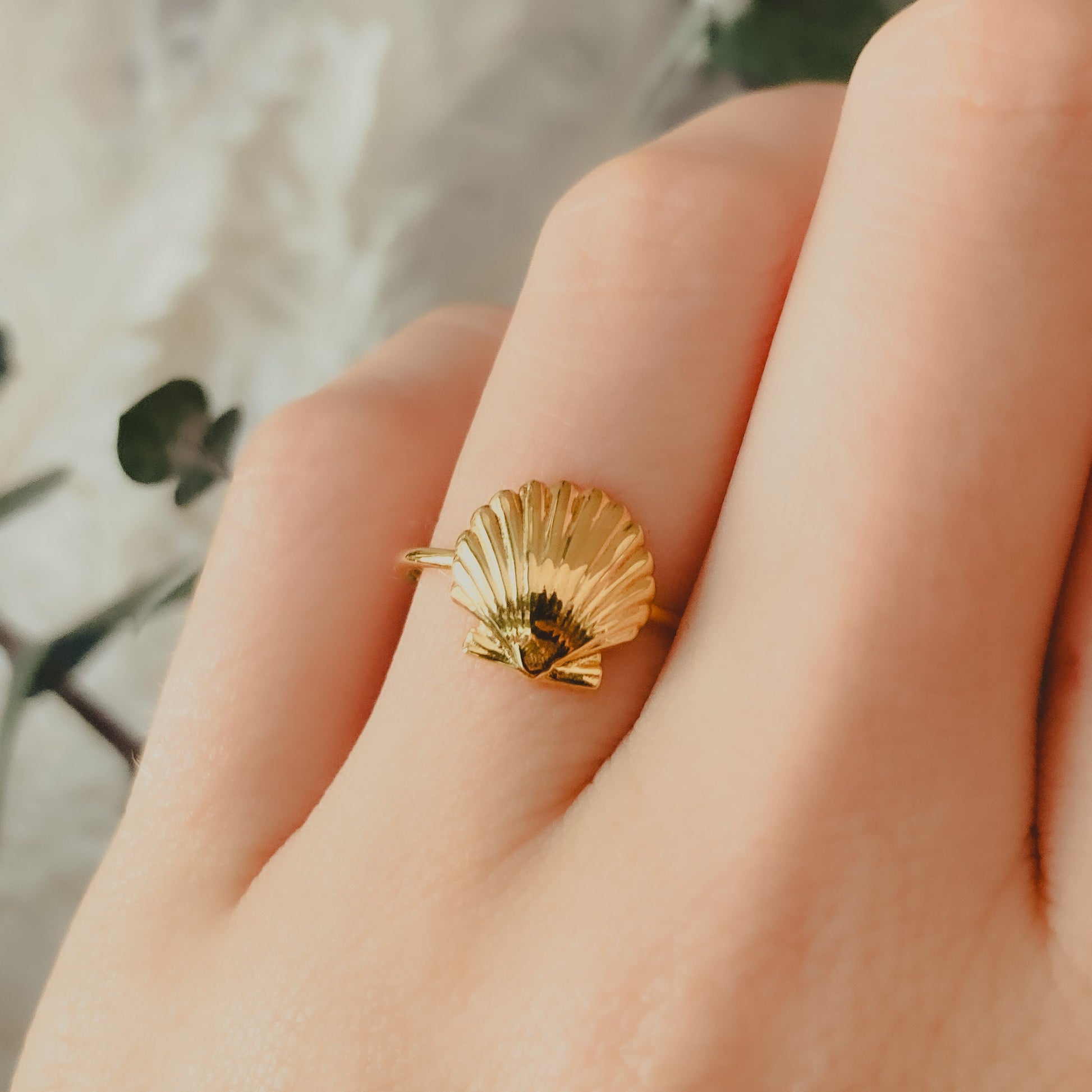 Dainty Seashell Ring