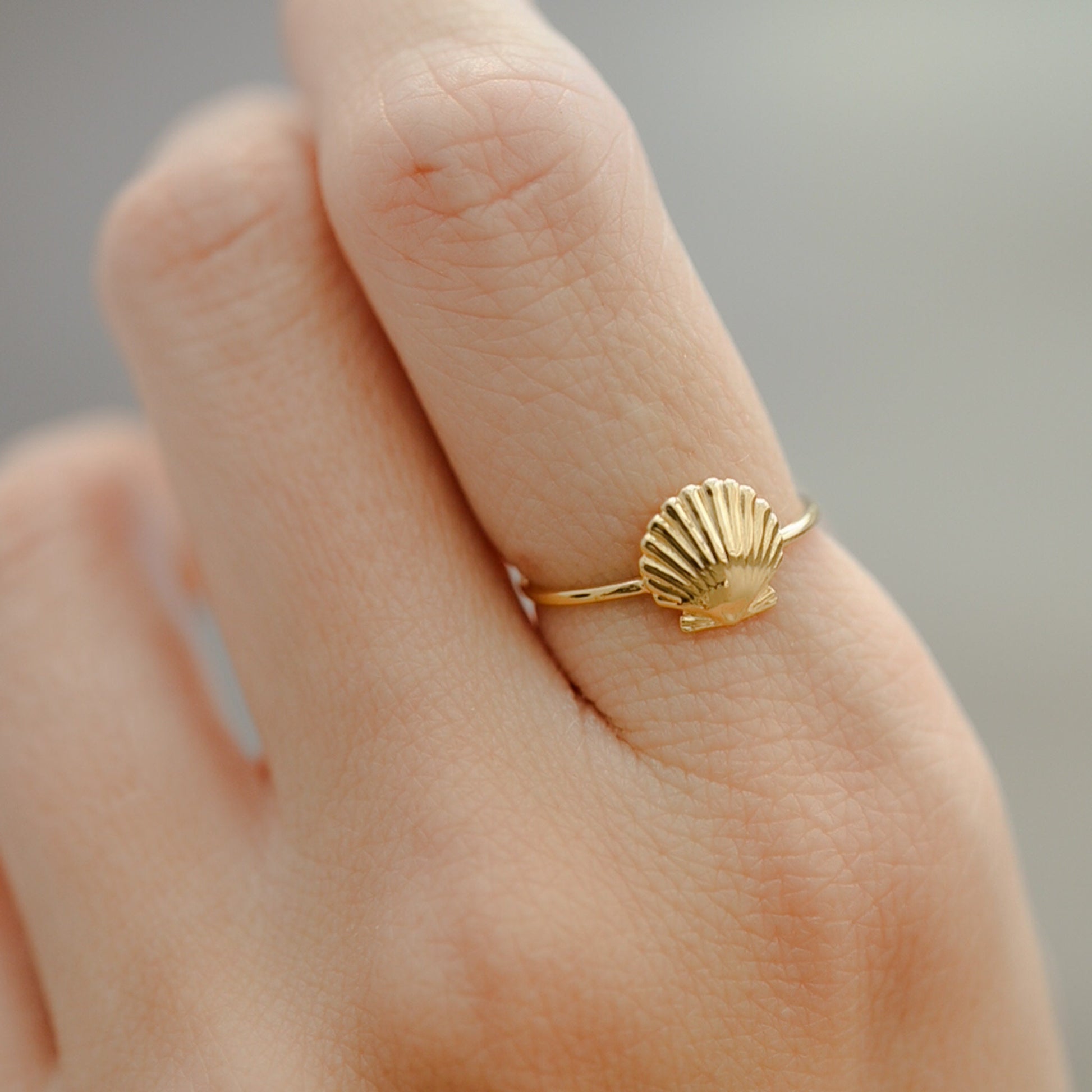 Dainty Seashell Ring