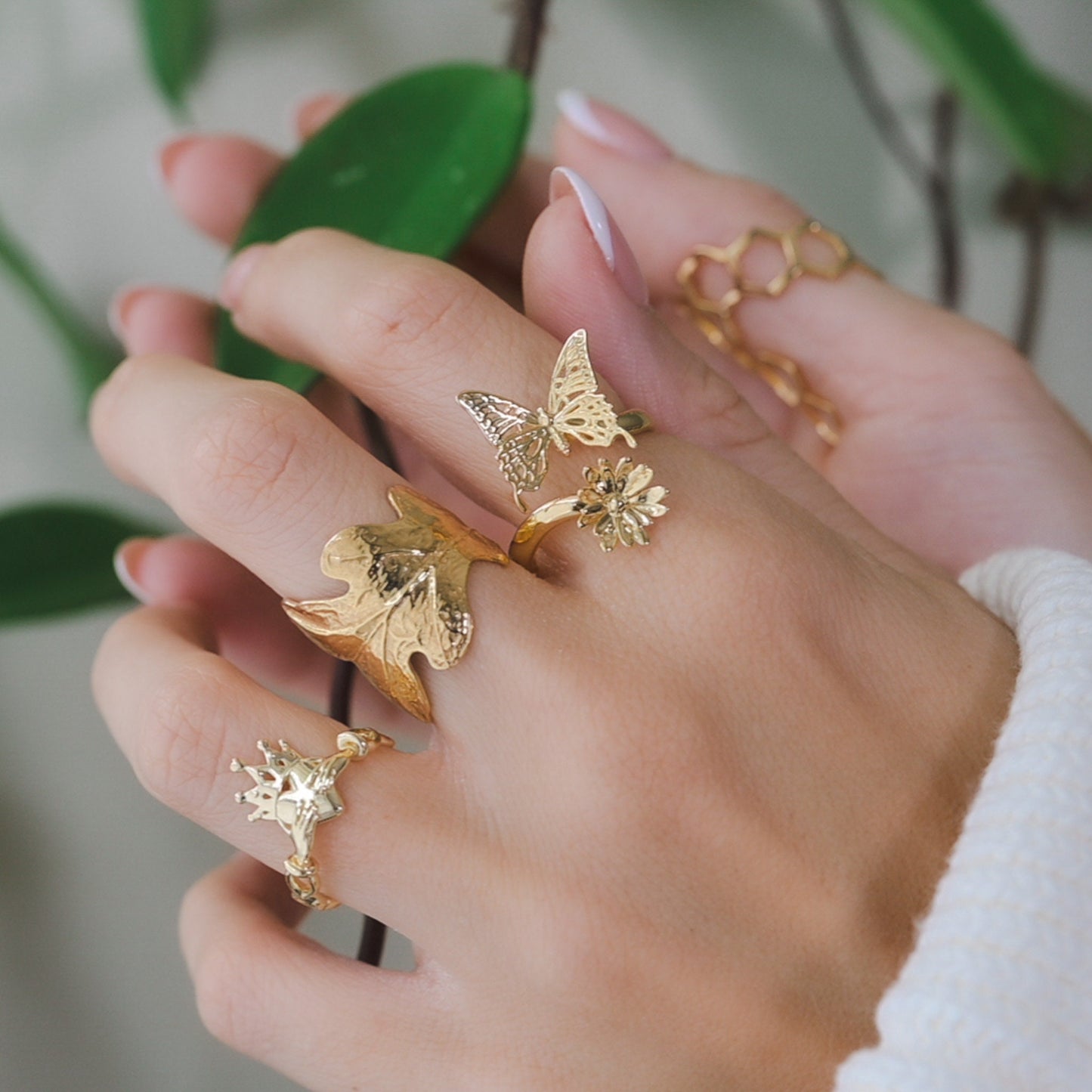Butterfly and Daisy Flower Ring