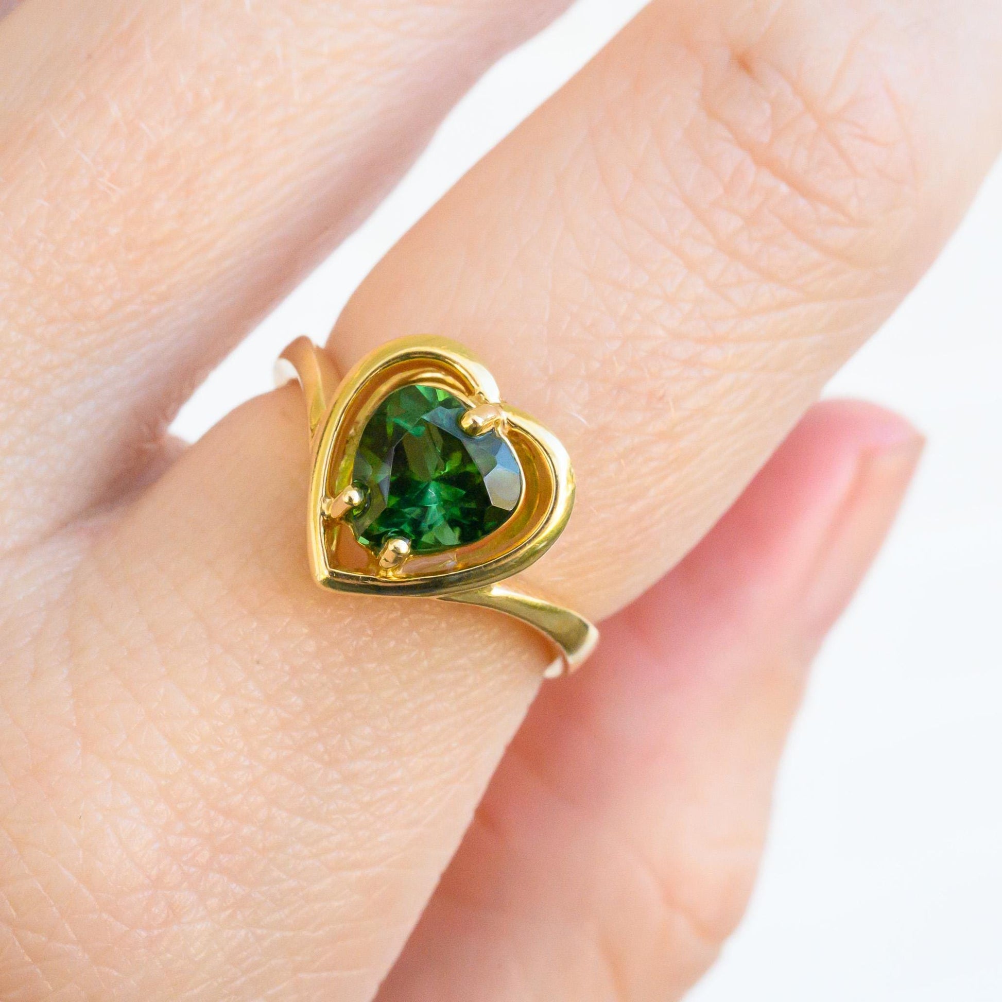 18K Solid Gold Heart Shaped Green Tourmaline Ring size 5.75, Estate Sale Jewelry Vintage Jewelry Valentines Gift