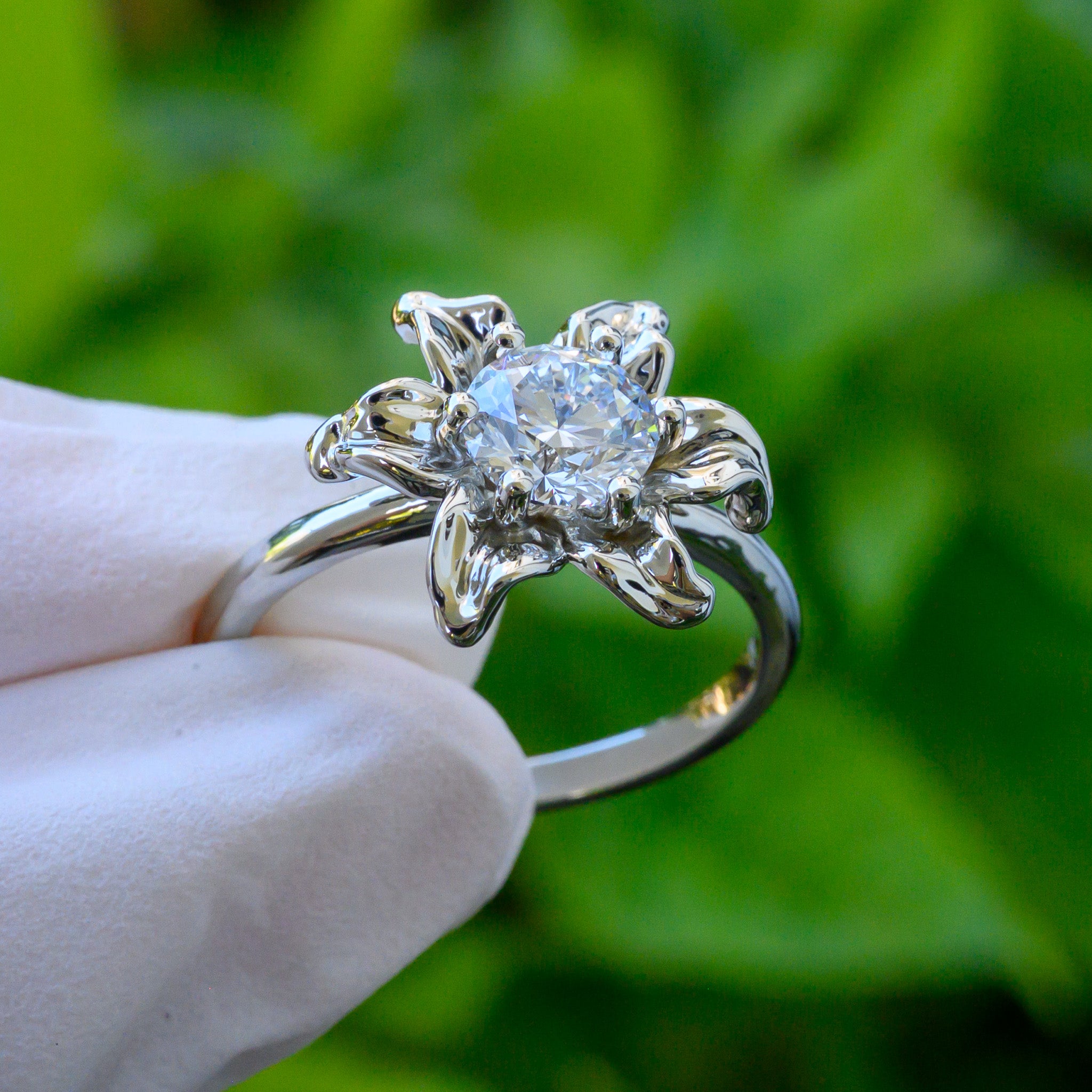 RESERVADO Anillo de lirio personalizado en oro blanco con diamantes de 1 ct