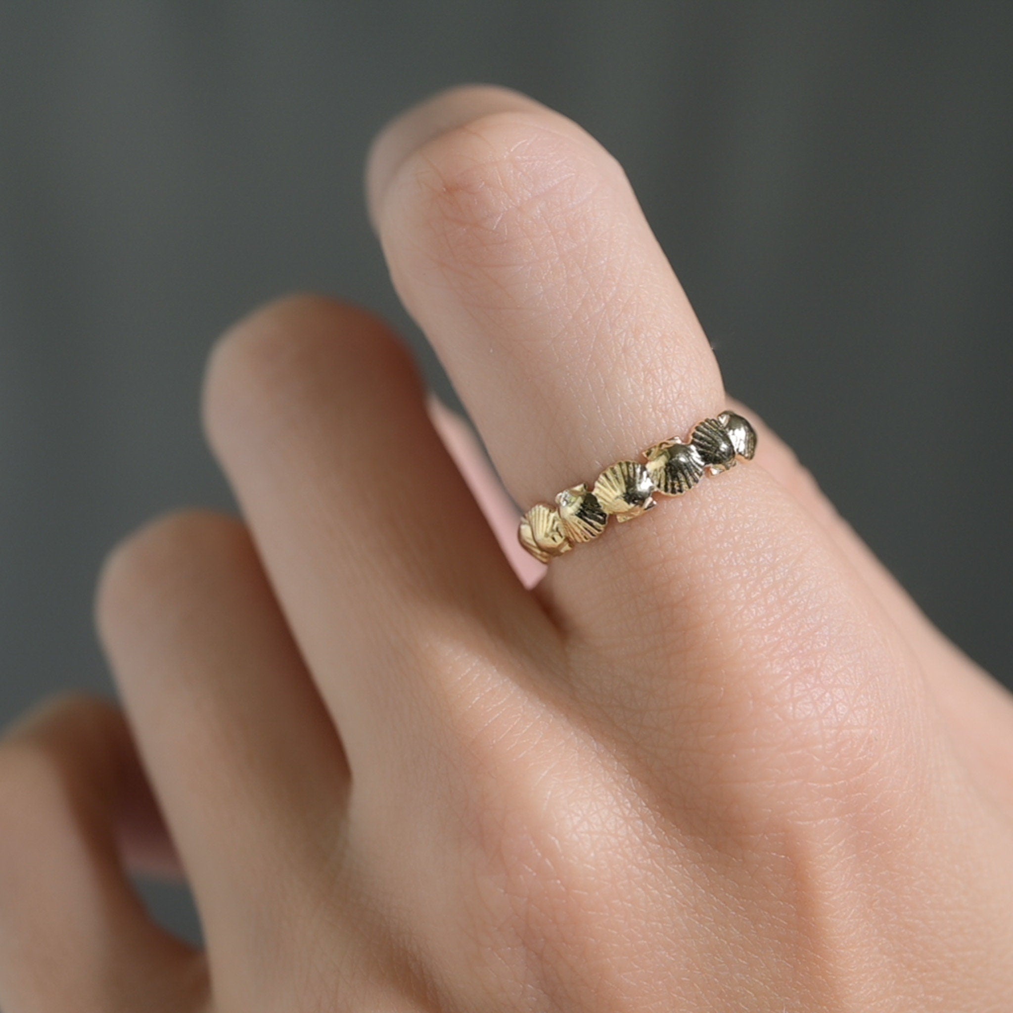 Dainty Seashell Ring
