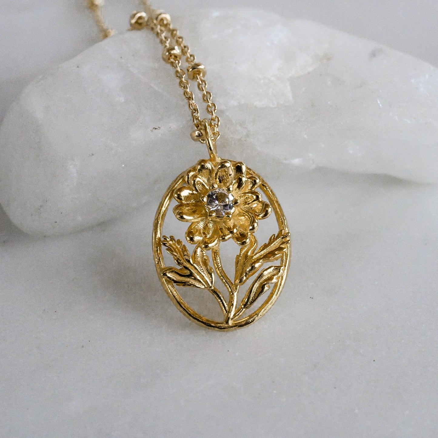 Daisy Flower Necklace - Personalized Jewelry - April Birth Month Flower Gift, Solid Gold Vermeil or Silver