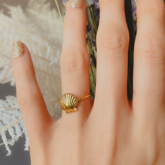 Dainty Seashell Ring