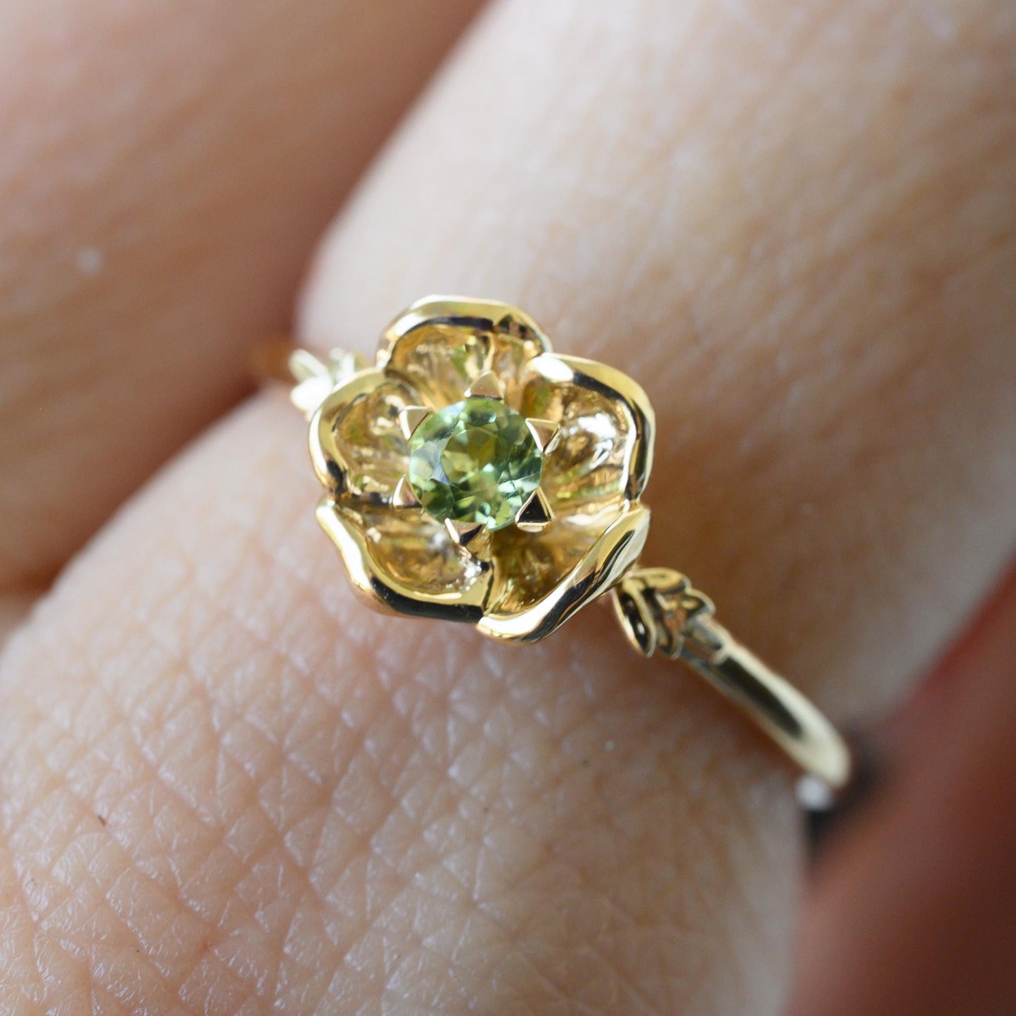 14K Solid Gold Poppy Ring: Dainty Peridot Floral Ring, Size 6