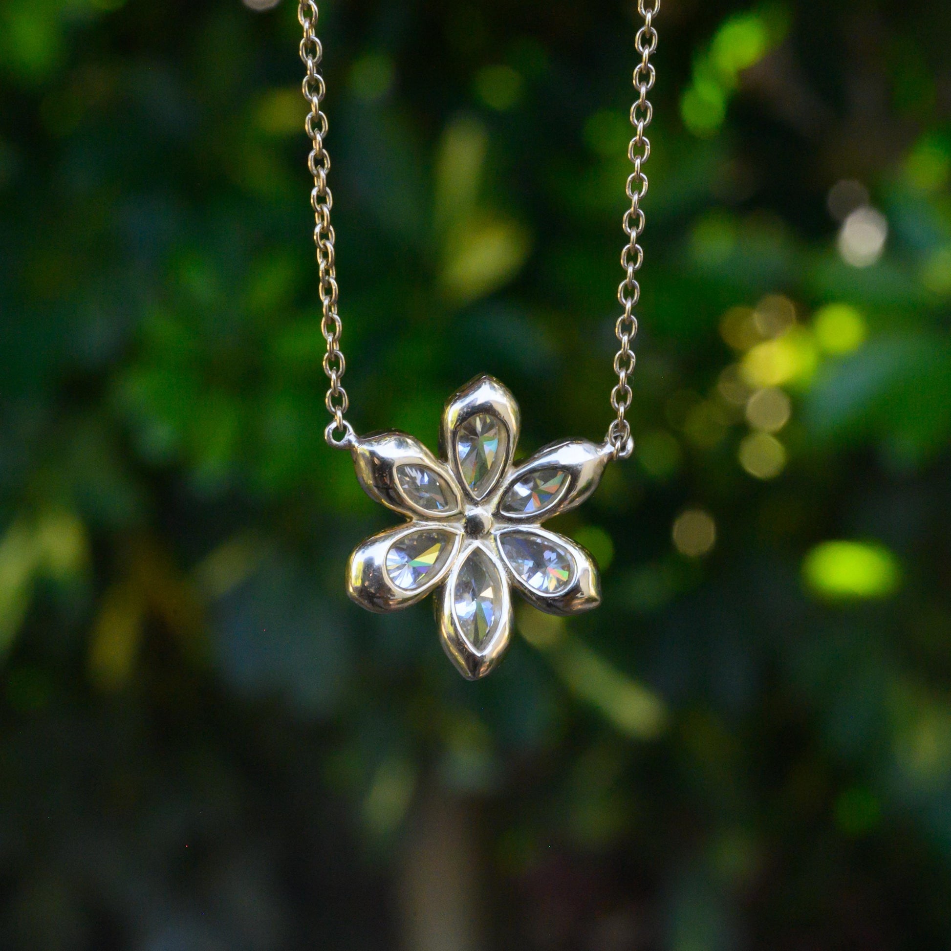 14K Yellow Gold Diamond Daisy Necklace