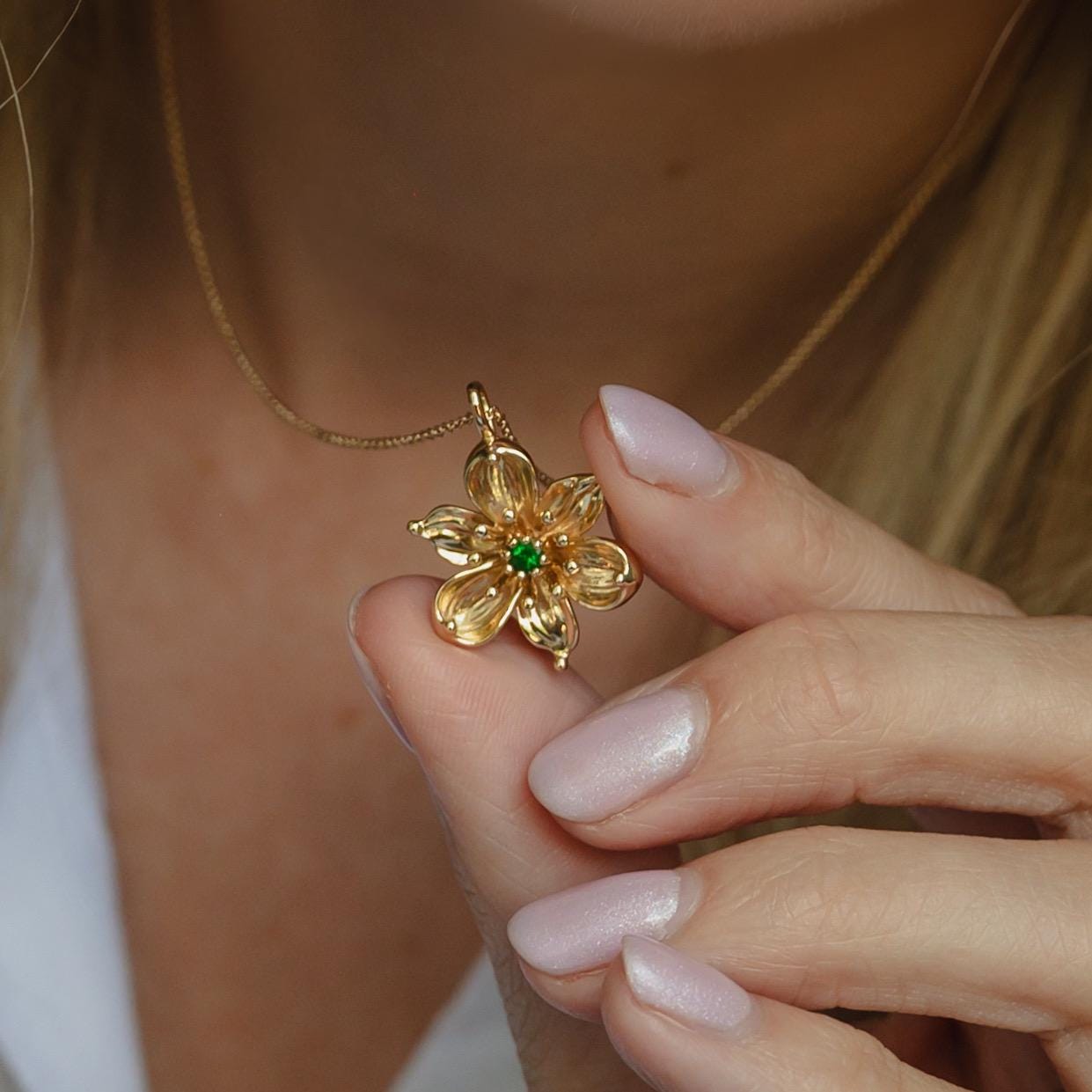 10K Solid Gold Dogwood flower pendant with Tsavorite Garnet