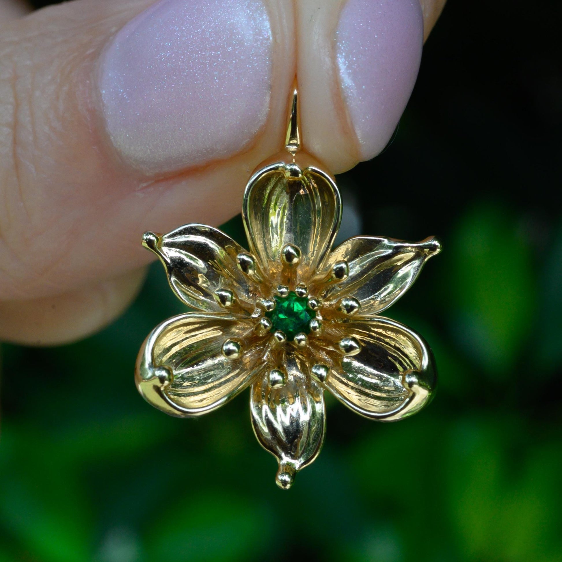 10K Solid Gold Dogwood flower pendant with Tsavorite Garnet