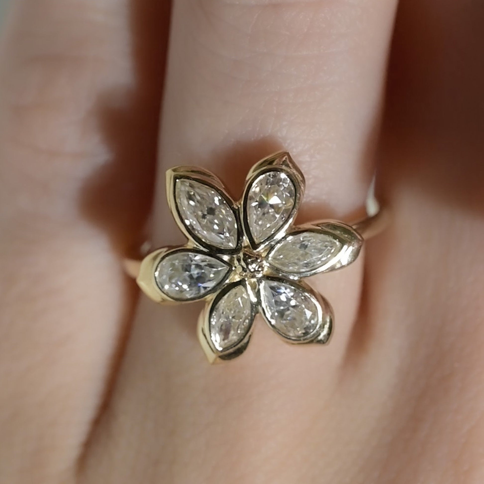 Diamond or Moissanite Engagement Ring, 5 marquises and pear-shaped petals with solid gold, 1.2ct