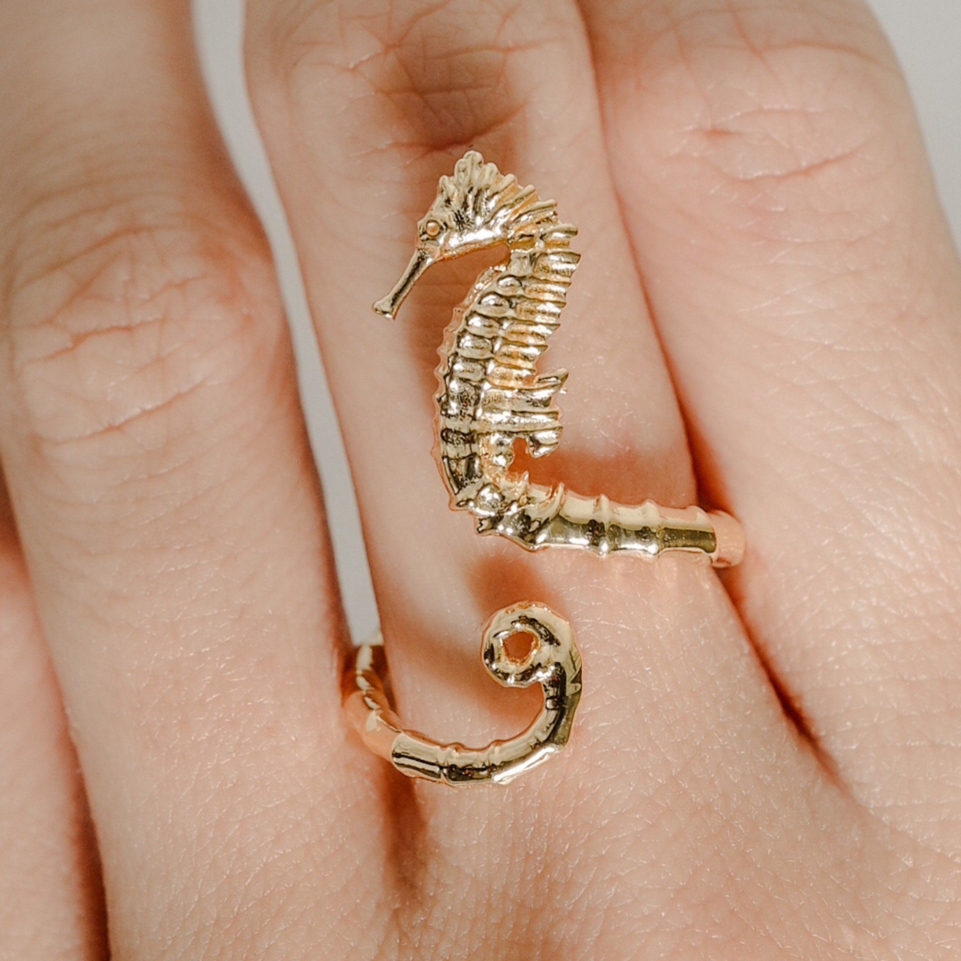 Seahorse Ring in Solid Gold