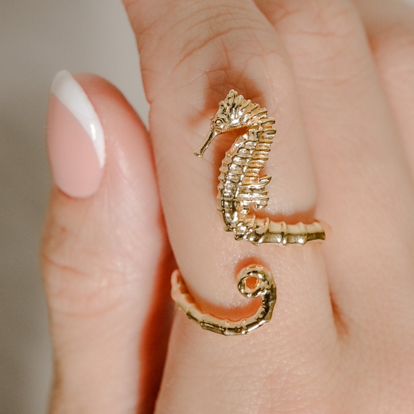 Seahorse Ring in Solid Gold