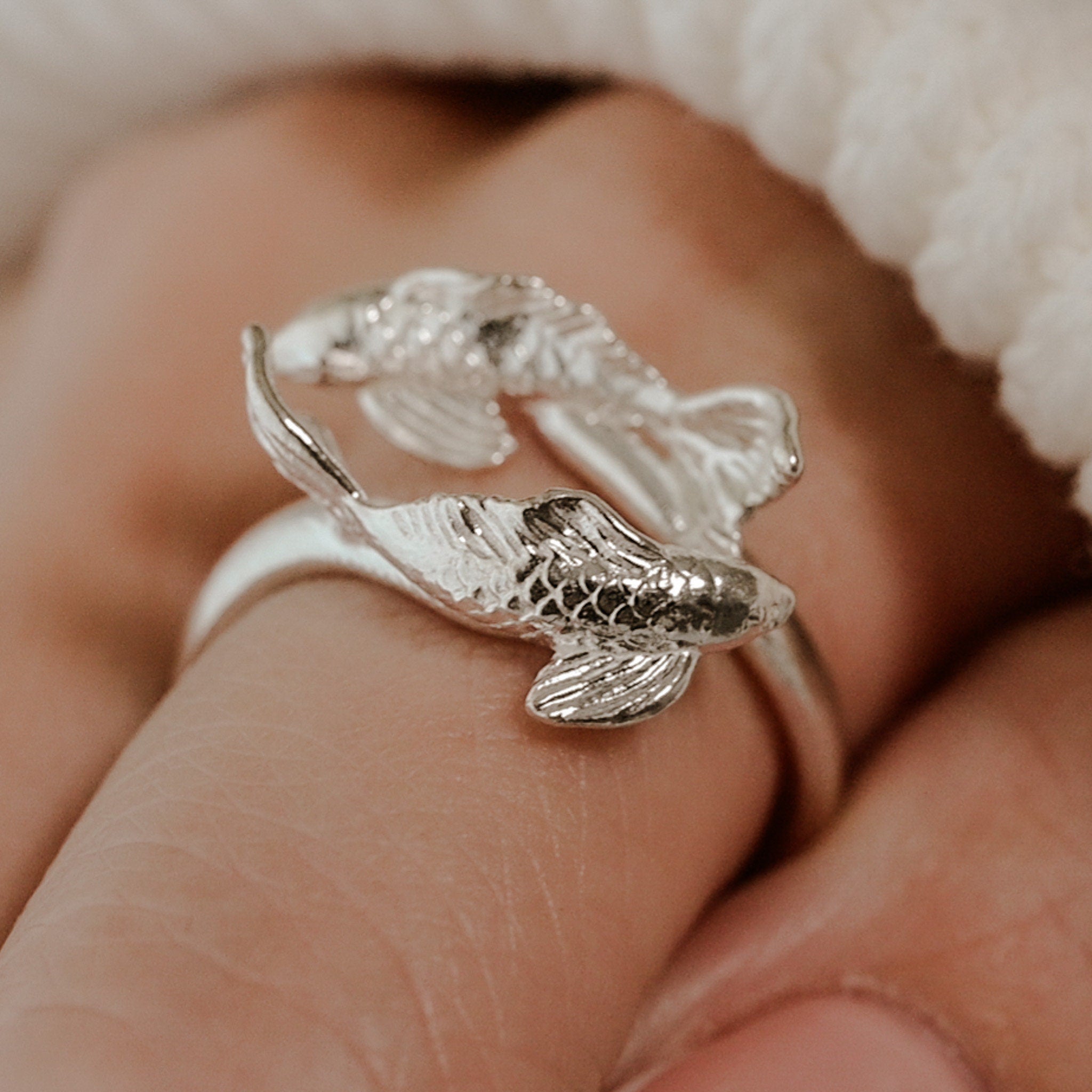 Vintage Lucky Koi Fish Ring On Middle Finger For Women Fashionable Silver  Metal Delicate Fish Finger Rings Perfect For Parties And Gifts R231130 From  Agnesse_store, $9.34 | DHgate.Com